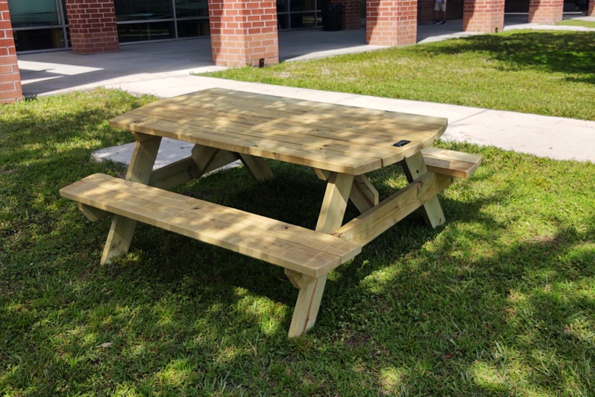 LHS Construction Academy picnic table at MDHS
